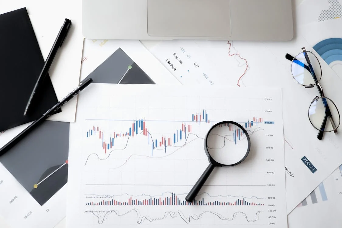 Quel rôle jouent les activités financières dans le SEQE?